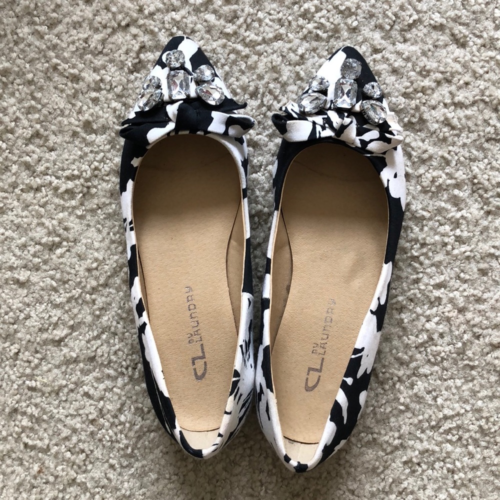 Patterned flats shoes